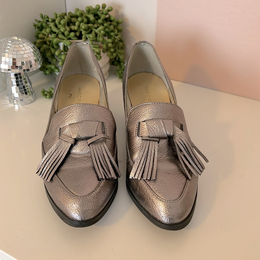 Marc Fisher Heeled Loafer - Metallic with tassels 7.5